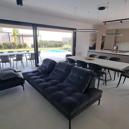 Olive - Modern Atrium With Heated Pool And Large Garden Near Porec Villa *