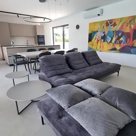 Villa Olive - Modern Atrium With Heated Pool And Large Garden Near Porec *
