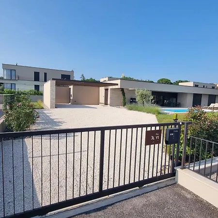 Villa Olive - Modern Atrium With Heated Pool And Large Garden Near Porec