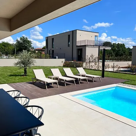 别墅 Olive - Modern Atrium With Heated Pool And Large Garden Near Porec