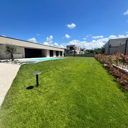Olive - Modern Atrium With Heated Pool And Large Garden Near Porec Villa Labinci